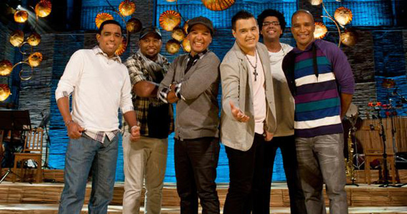 Grupo Bom Gosto se apresenta no palco do Santa Clara